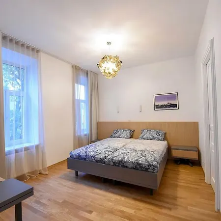Apartment Centre Chic 1/4 *