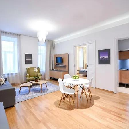 Centre Chic 1/4 *