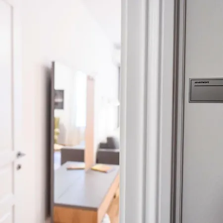 Apartment Centre Chic 1/4 *