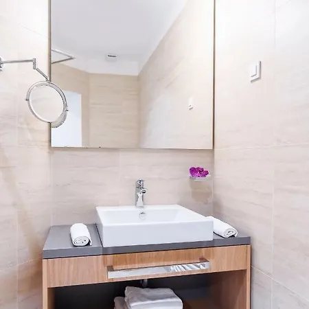 Apartment Centre Chic 1/4 *